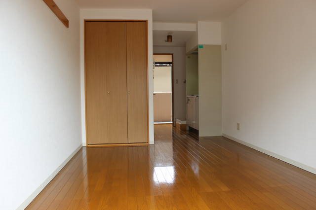 ポム・ド・ピン中央 リビング