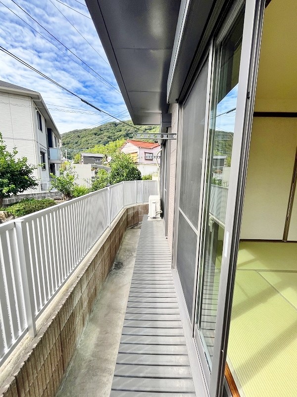 エヴァーグリーン紫の池　Ｂ棟　 ベランダ