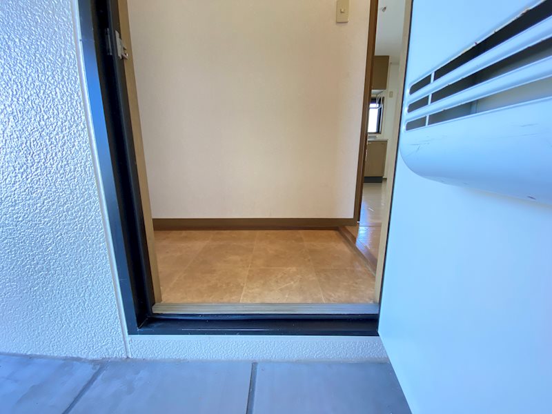 フローラル山根 玄関