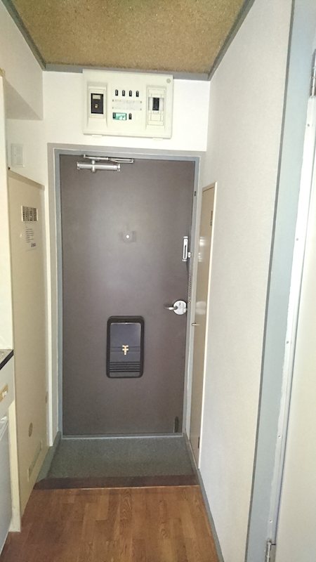 プレスイン金山 玄関
