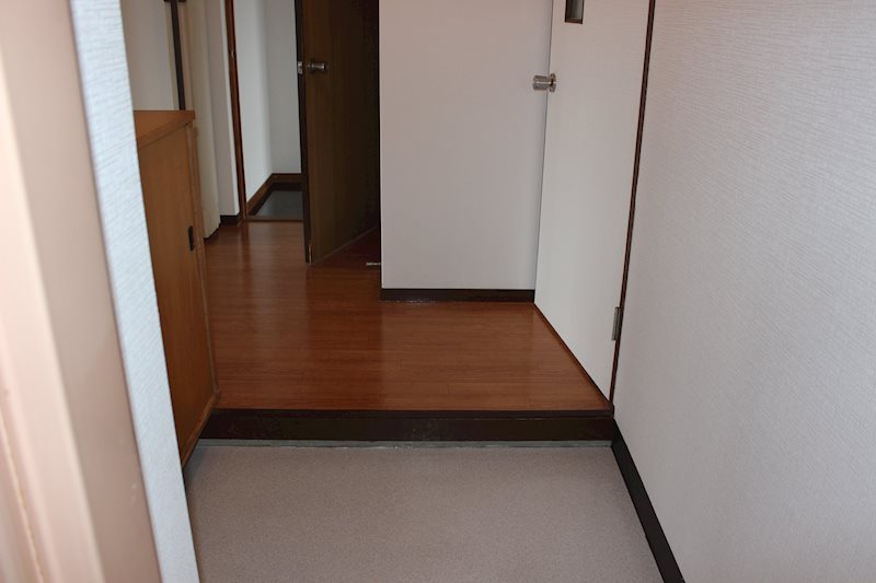 新納マンション 玄関