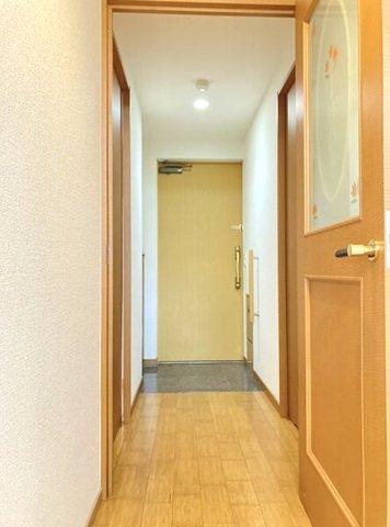 RーCOURT泉 玄関