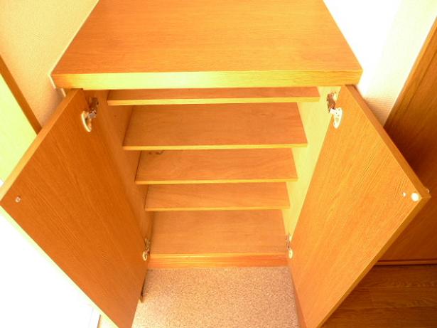 田中興産第11ビル 玄関