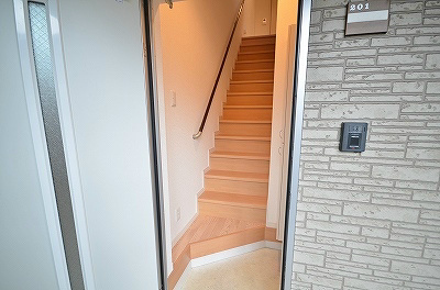 ラディエ足原 玄関