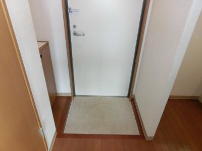 シャルト藤原 玄関
