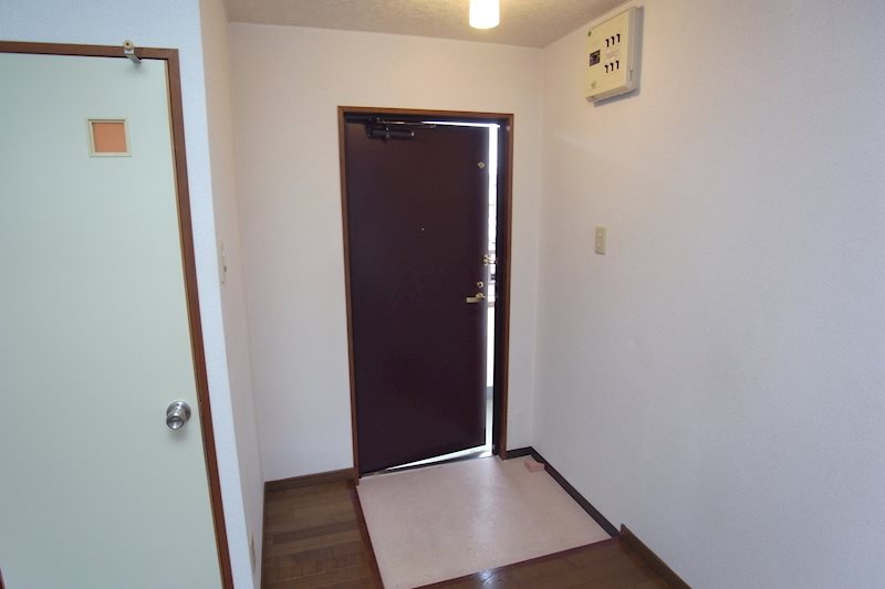 コーポならまち 玄関