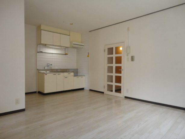 コーポマルゼン リビング