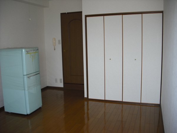 愛知県名古屋市千種区川崎町１丁目 リビング