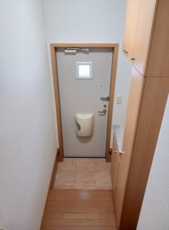 プラシード壱番館 玄関