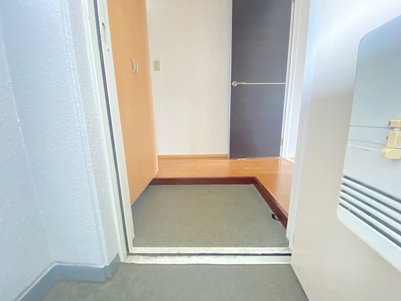 TSビル 玄関