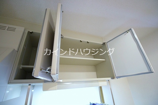 ラフィーネ住之江 収納