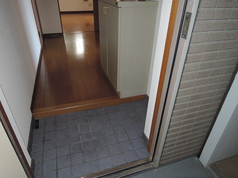 プラウトン 玄関