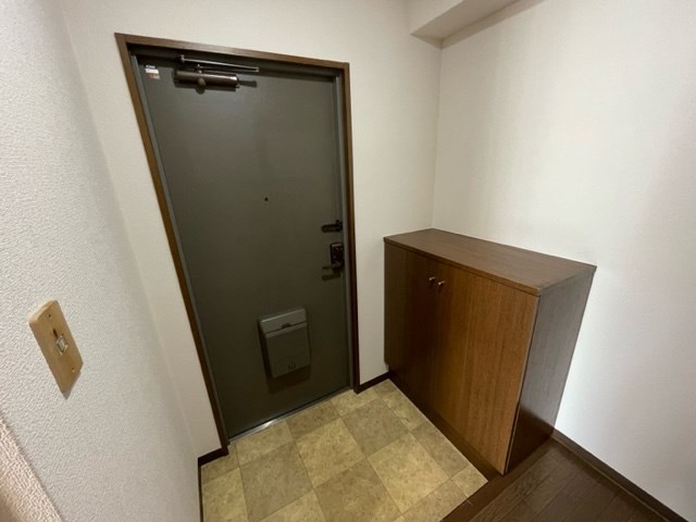 本町井出ビル 玄関