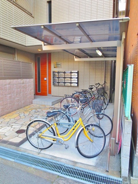 カーサ中加賀屋 駐車場