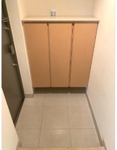 クロスレジデンス大阪新町 玄関
