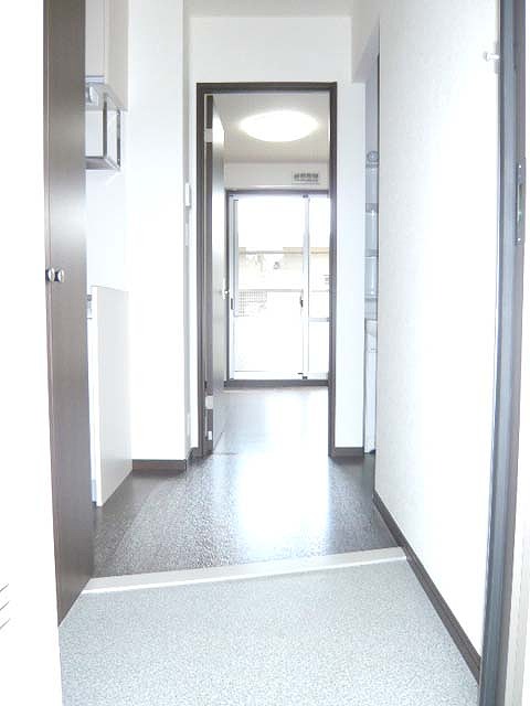 蓮見育英センターH棟 玄関