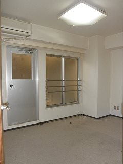 ニューライフ新宿参番館 玄関