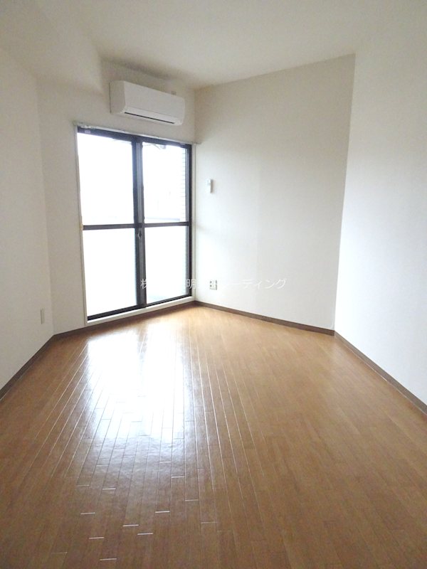 ｺﾝﾄﾞﾐﾆｱﾑﾒｲ大倉山 リビング