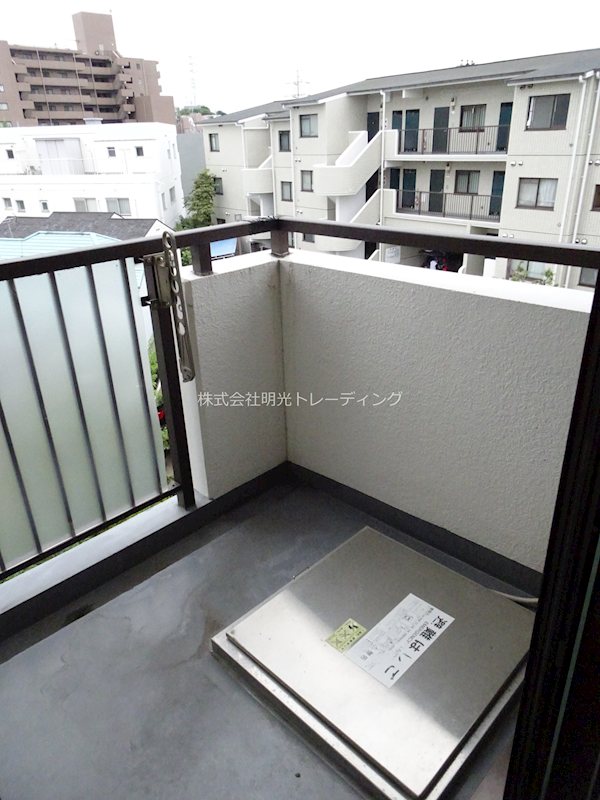 ｺﾝﾄﾞﾐﾆｱﾑﾒｲ大倉山 ベランダ