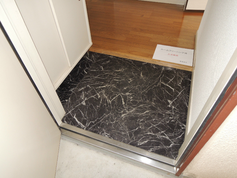 シャトレー・ラ・ドゥー 玄関