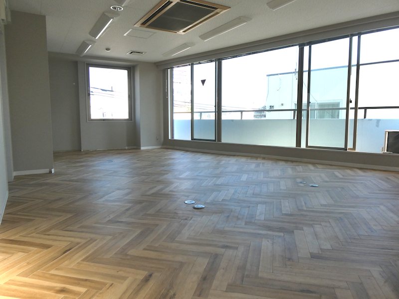 健庄ビル 玄関