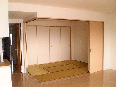 ポレスターメガシティ小倉ウエストガーデン(分譲賃貸) リビング