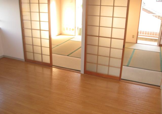 愛知県名古屋市北区山田２丁目 リビング