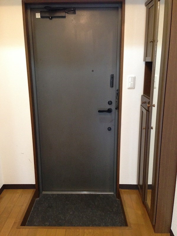 ラフォーレ中之町 玄関