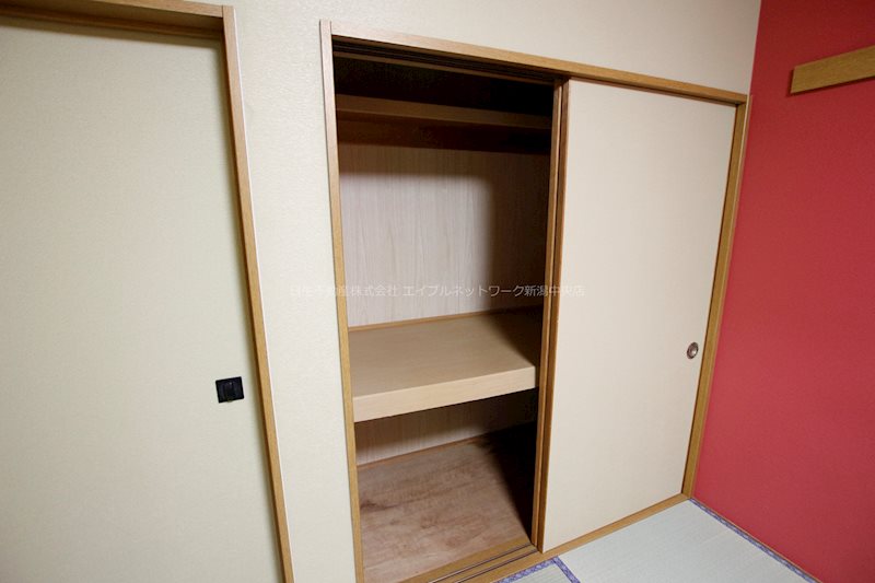 アベニュー上山A棟 収納