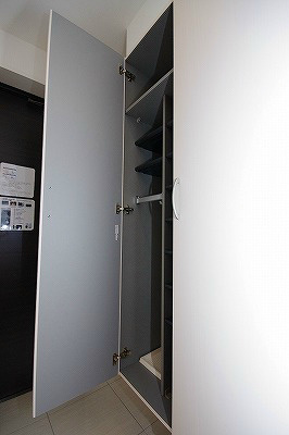 ニューガイアソラーレ葛原 玄関