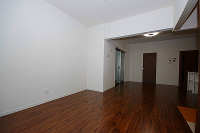 ニューガイアソラーレ葛原 リビング