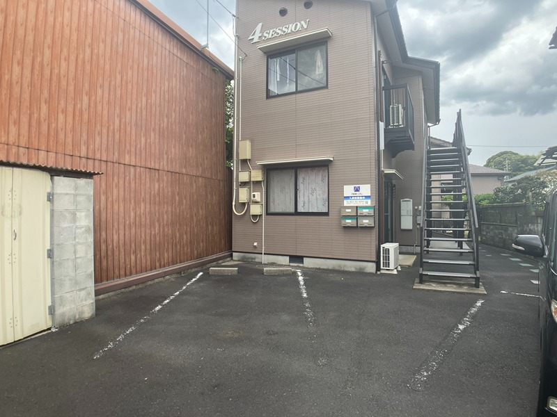 ４ＳＥＳＳＩＯＮ 駐車場