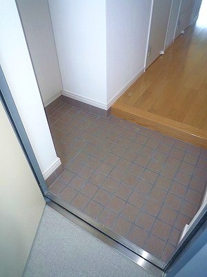 ミラドールＦ 玄関