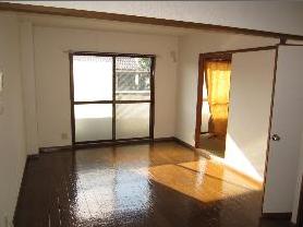 愛知県名古屋市東区出来町３丁目 リビング