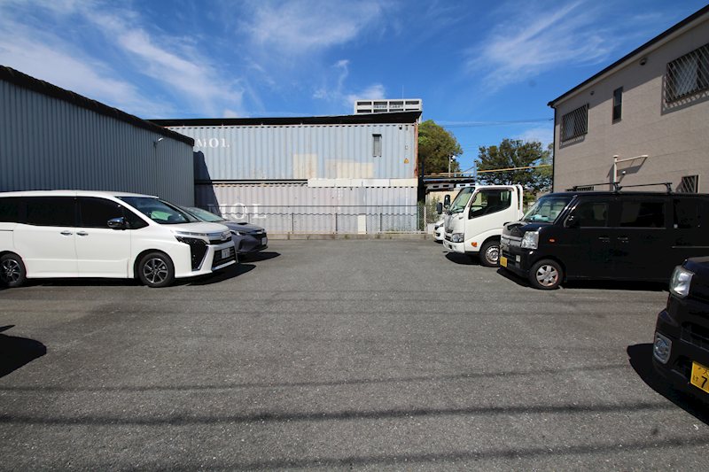 松田ガレージ 駐車場
