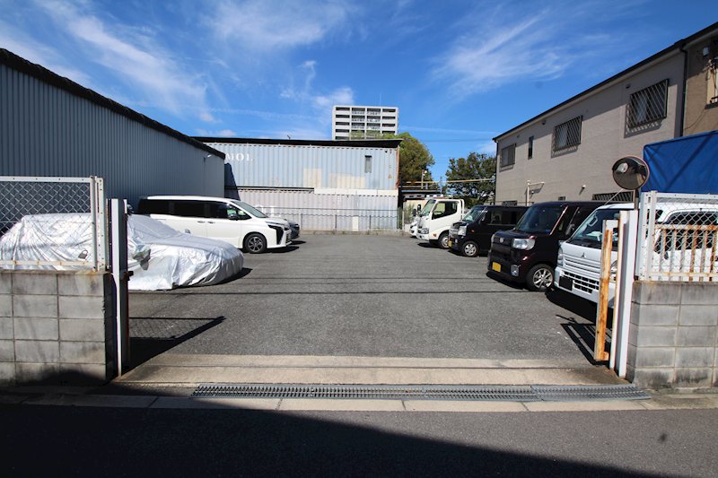 松田ガレージ 駐車場