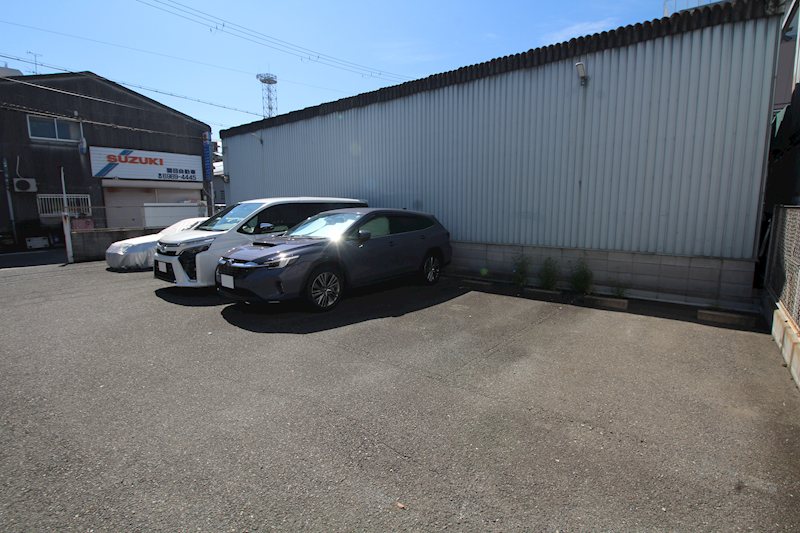 松田ガレージ 駐車場