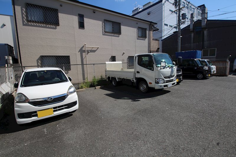 松田ガレージ 駐車場