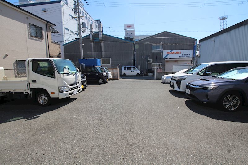 松田ガレージ 駐車場
