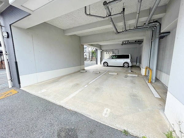 アクア葛原 駐車場