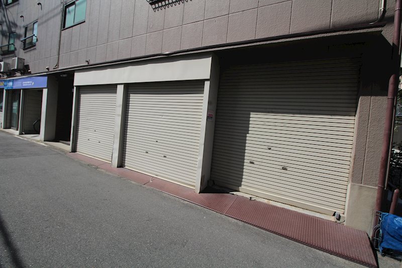 衛門橋ガレージ 玄関