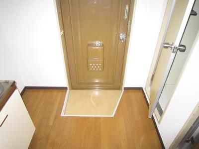 コーポロイヤル 玄関