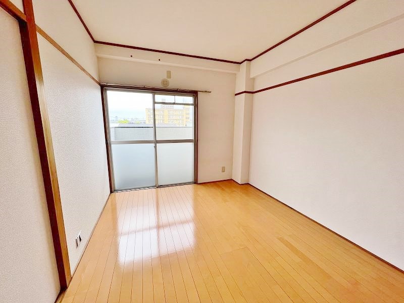 松井マンション ベッドルーム