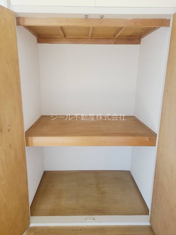 ホワイトハイツ 収納
