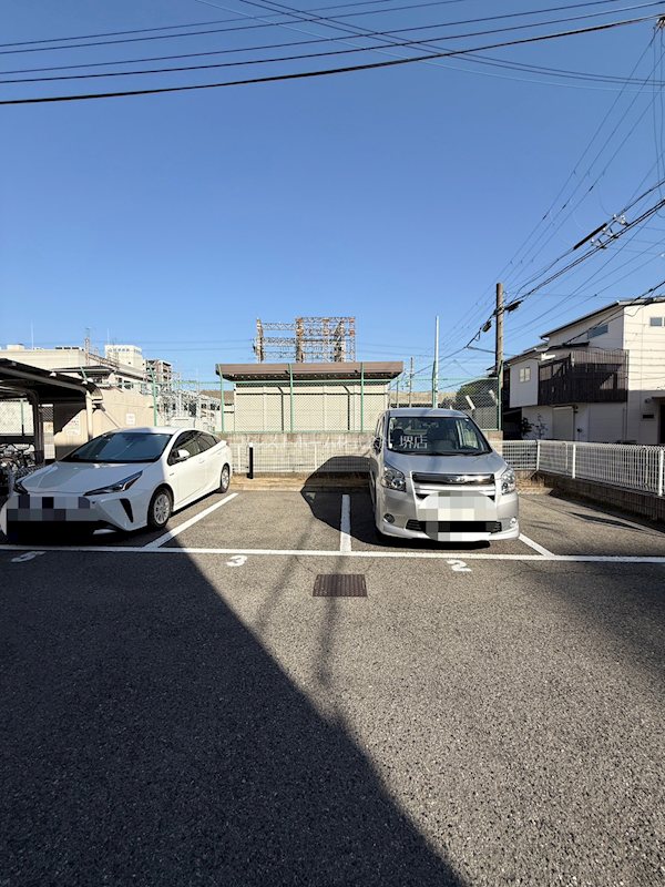 パインアベニュー 駐車場