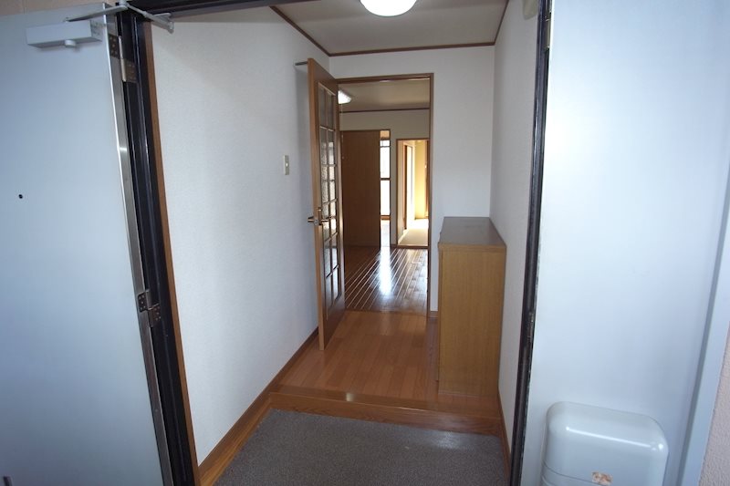 ボヌール西大寺　Ｂ棟 玄関