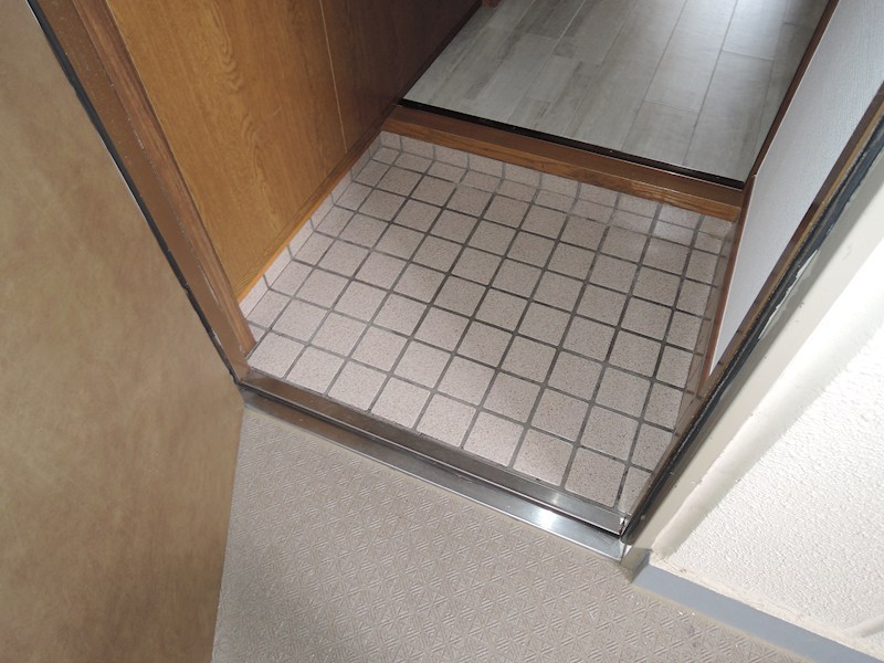 メゾンアンパー 玄関