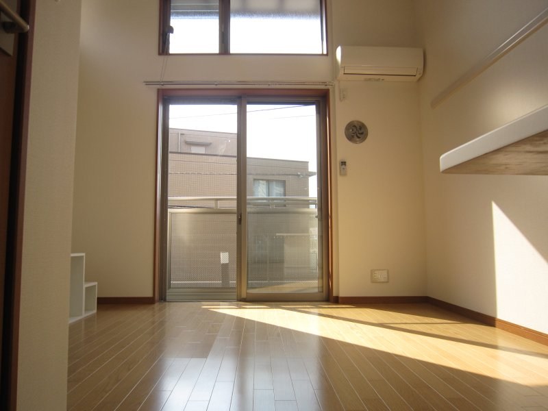 カリーナ リビング