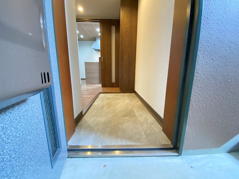 ホリーハウス 玄関