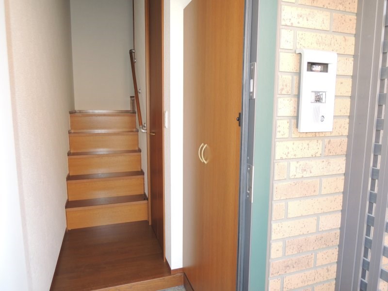 コンフォール上原 玄関